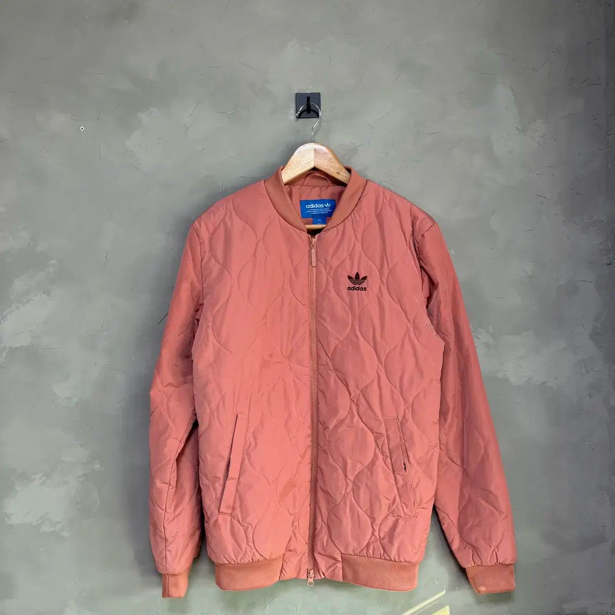 アディダス SUPERSTAR キルティング ブルゾン 軽量 ダウン ジャケット