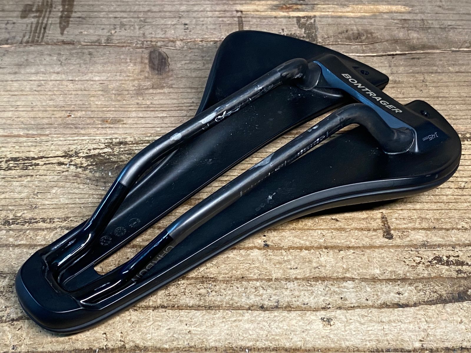 BONTRAGER AEOLUS PRO 145mm カーボンレールサドル 冬場のモチベーションアッ～Aeolus Proカーボンサドル、一体型カーボン
