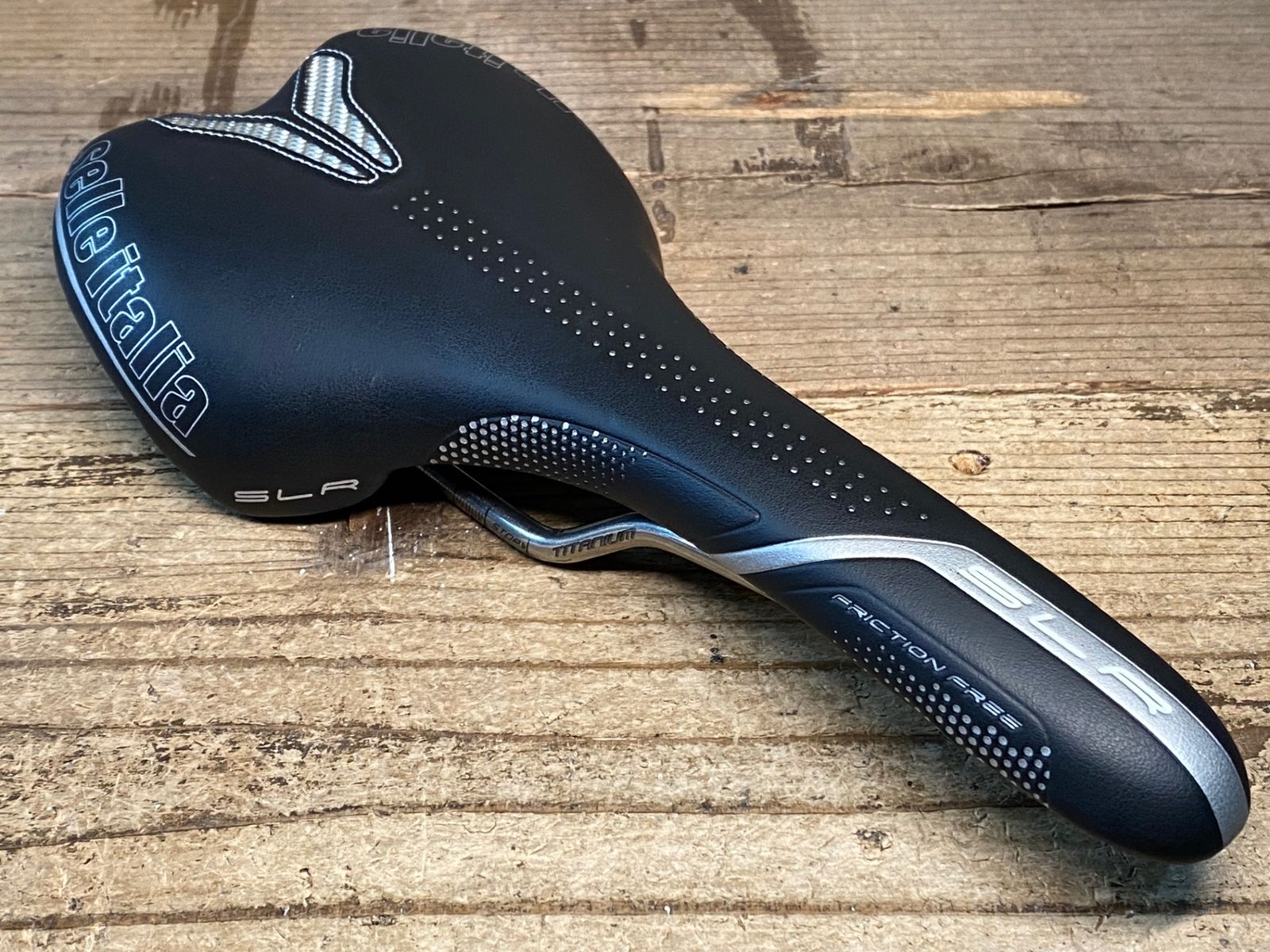 JK 657 セライタリア selle ITALIA SLR FRICTION サドル 黒 チタンレール