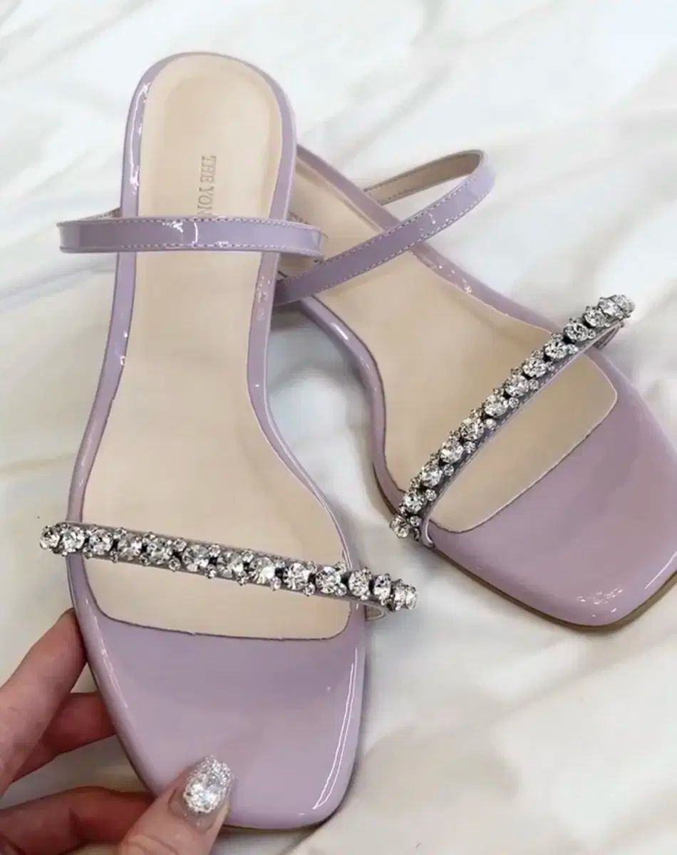 イブ ベ ヨニア ヴィ V テヒョン テテ サンダル 240