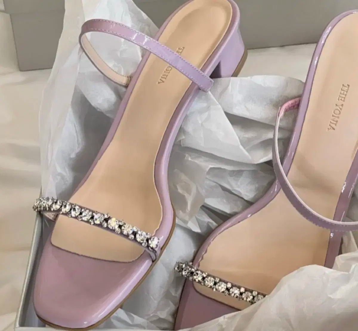 イブ ベ ヨニア ヴィ V テヒョン テテ サンダル 240