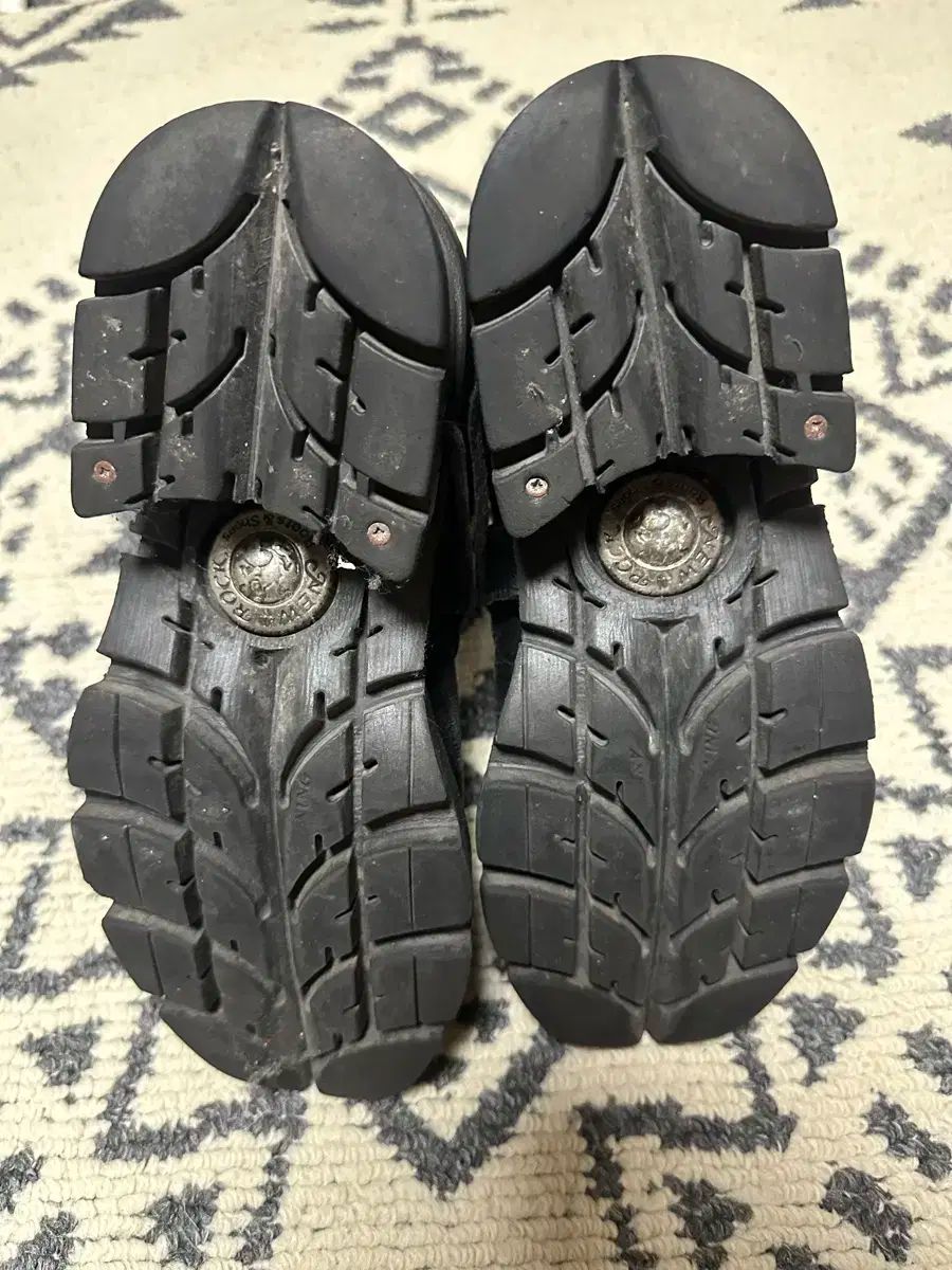 メタリックブーツ