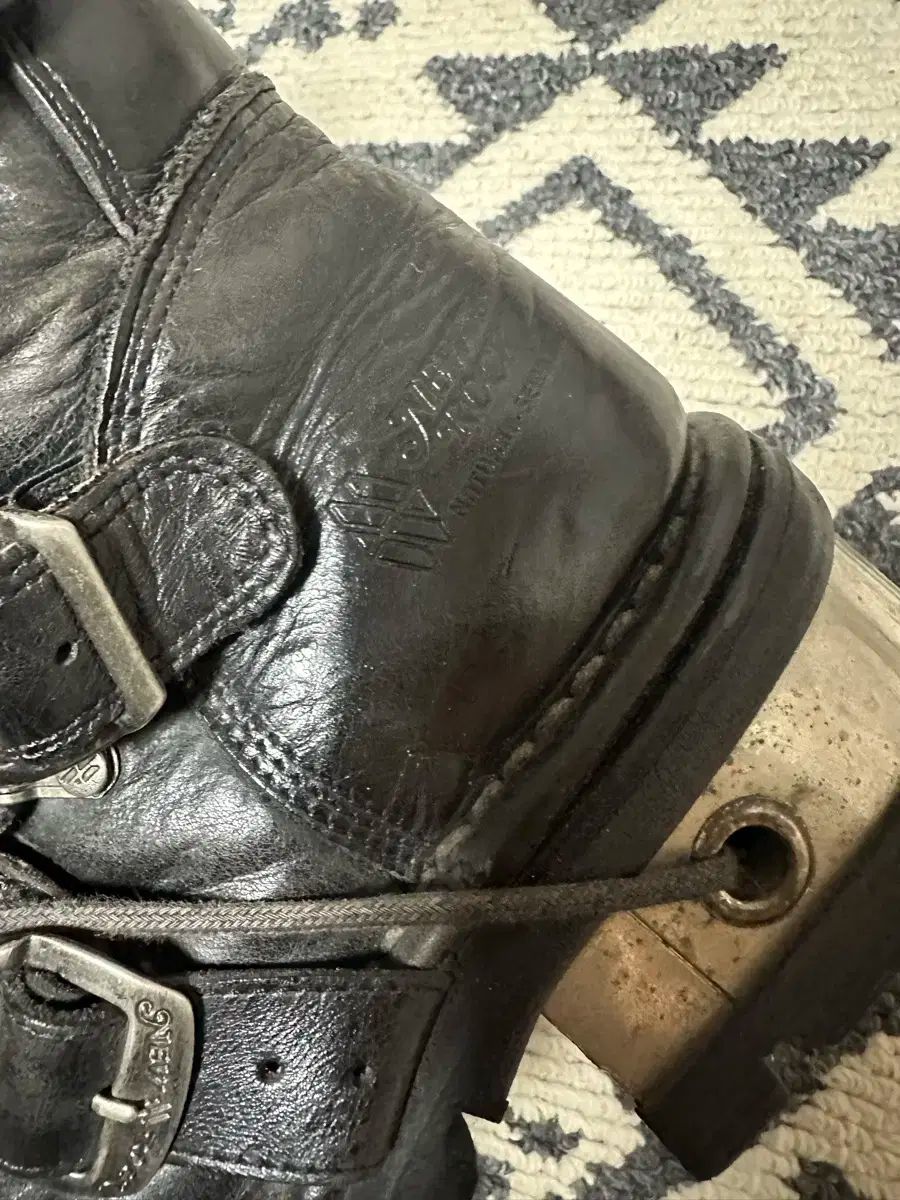 メタリックブーツ