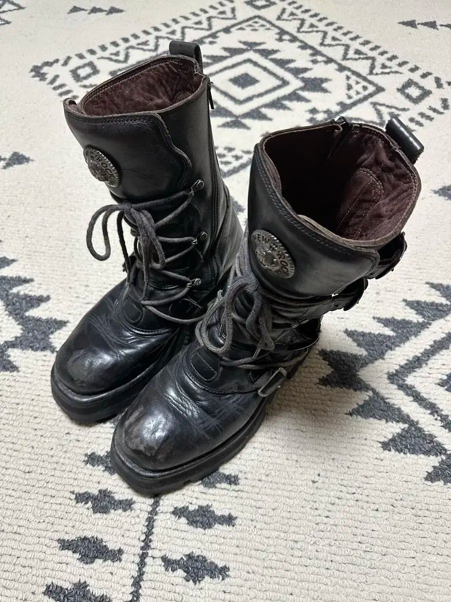 New Rock メタリックブーツ