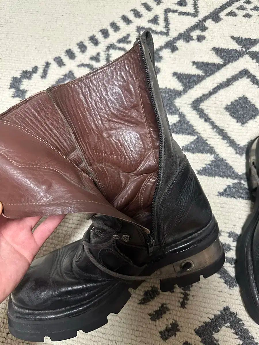 メタリックブーツ