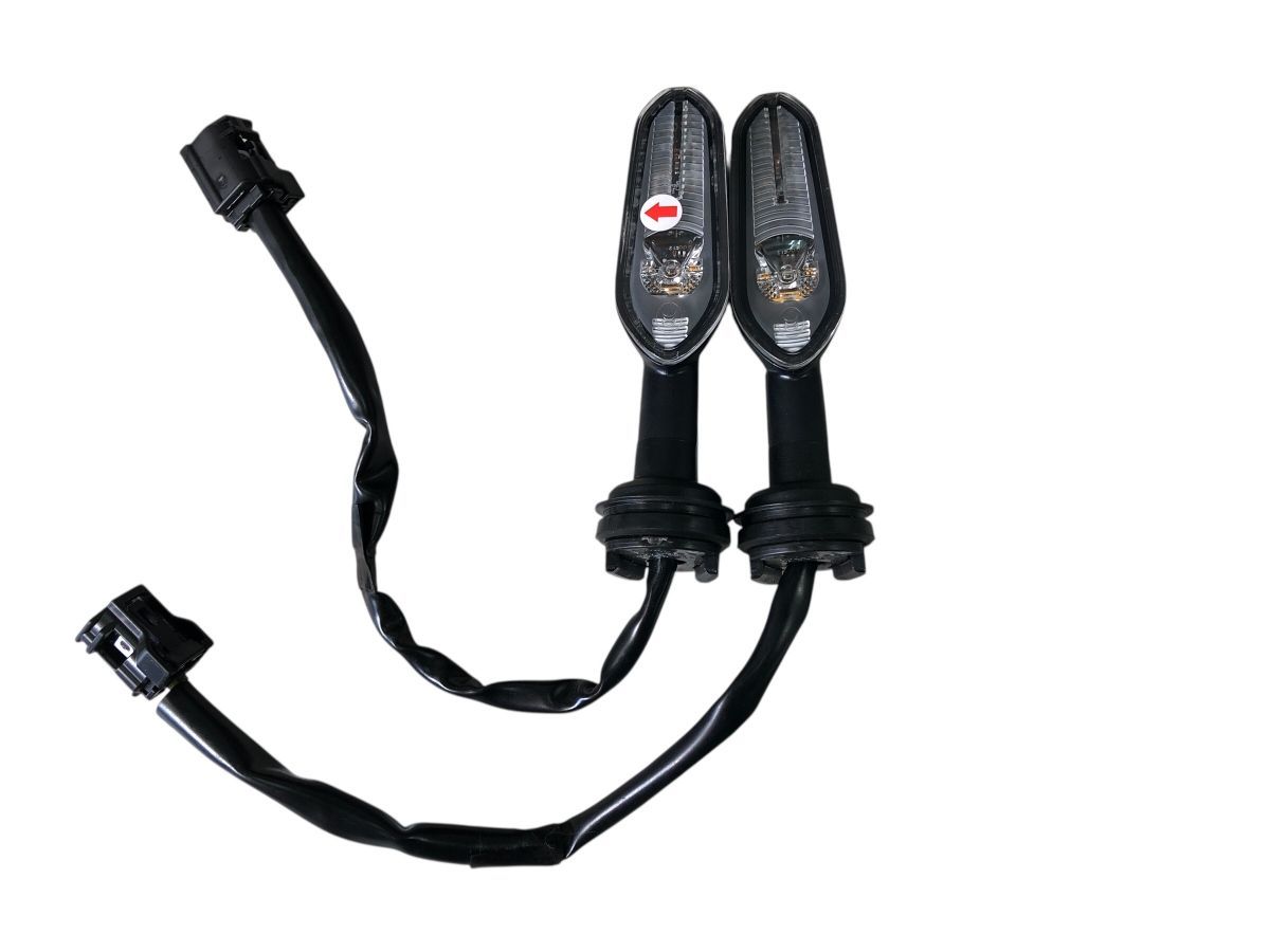 YAMAHA XSR 900 ABS RN 80 フロント ウィンカー LED 作動OK 補修 流用 ストックにも 2777 M 7088