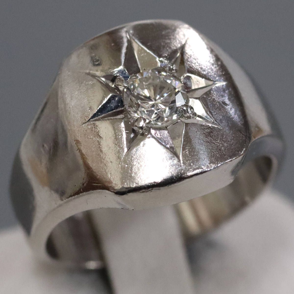 Pt 900ダイヤモンドリング D 0.36 16.7 g 13.5 印台