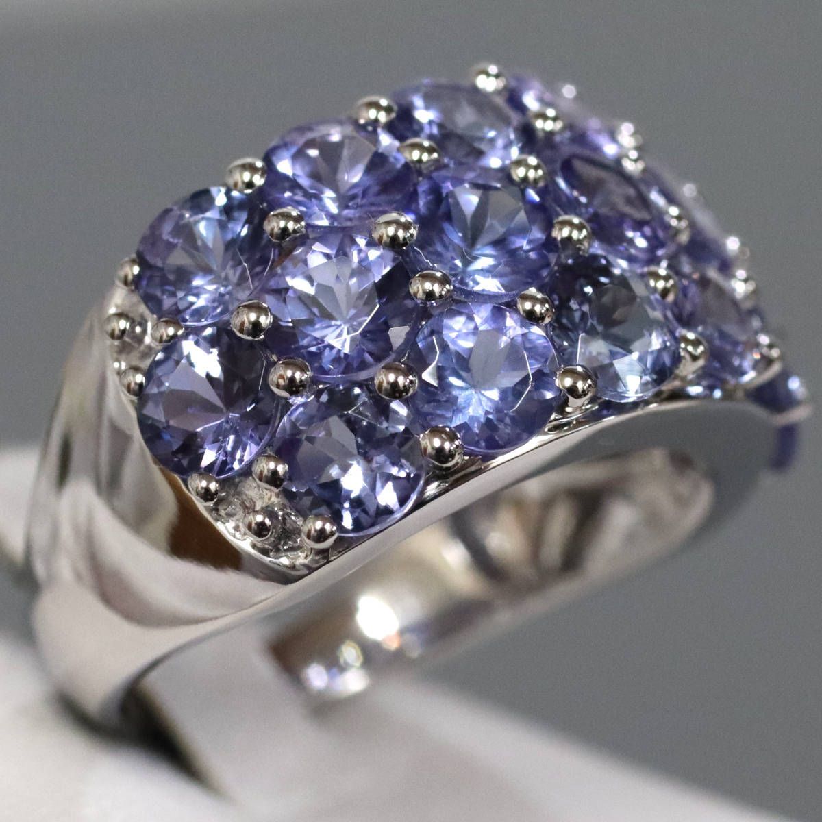 18 WGタンザナイトリング