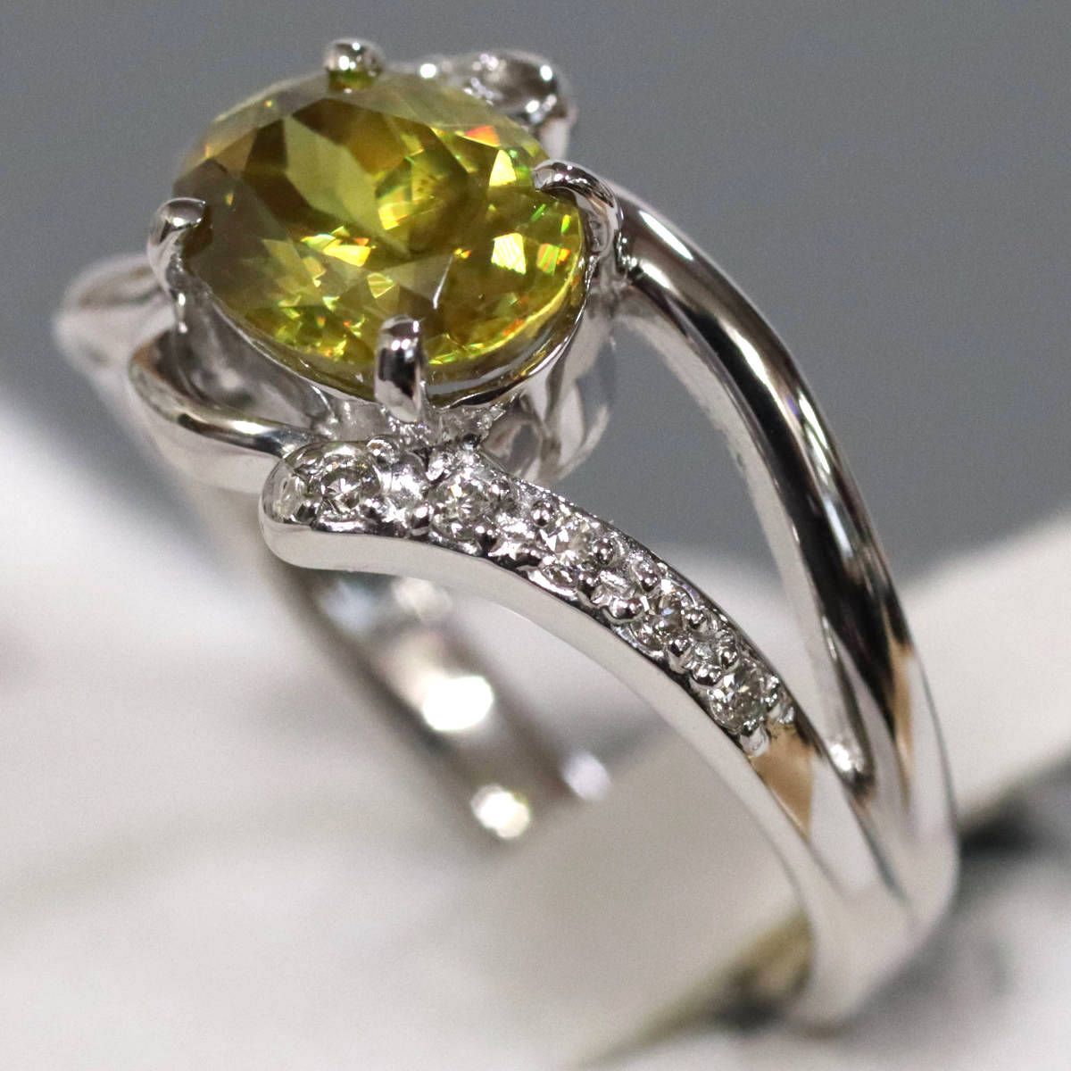 K 18 WGスフェーンダイヤモンドリング S 1.67 D 0.08 4.9 g 12