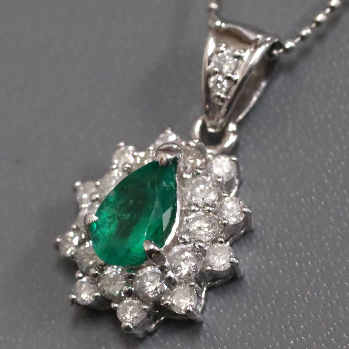 Pt 900 850エメラルドダイヤモンドペンダント E 0.59 D 0.68 5.1 g 45 cm