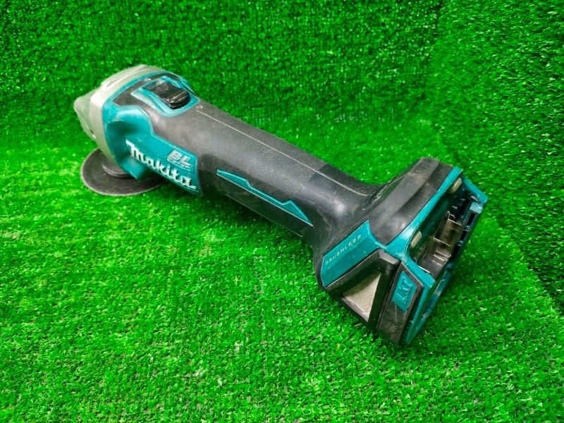 マキタ 100ミリ充電式ディスクグラインダ スライドスイッチタイプ 本体のみ GA404DZN GA404D モータ異音無し 動作 済み