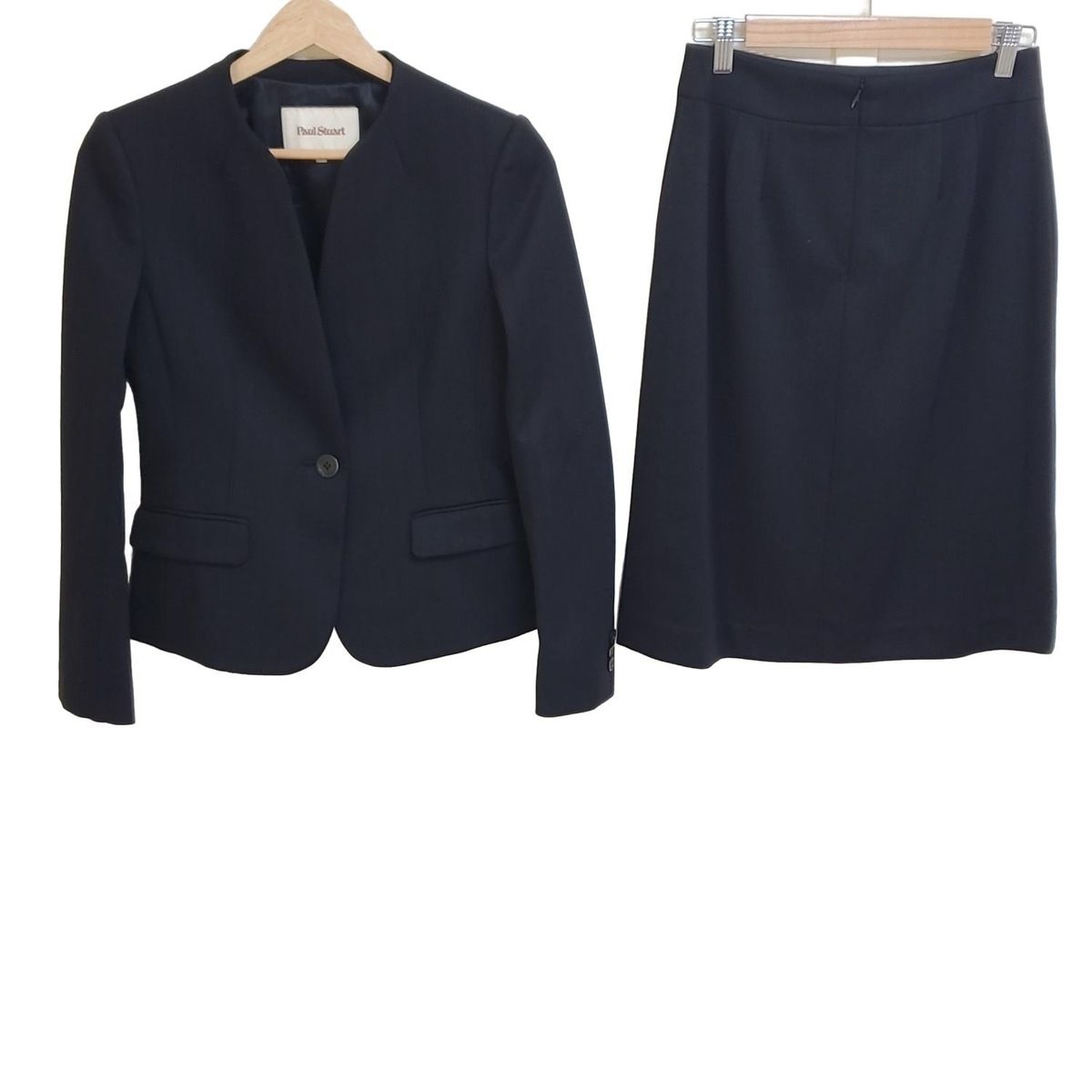 PaulStuart ポールスチュアート スカートスーツ レディース - 黒×ネイビー ストライプ 肩パッド