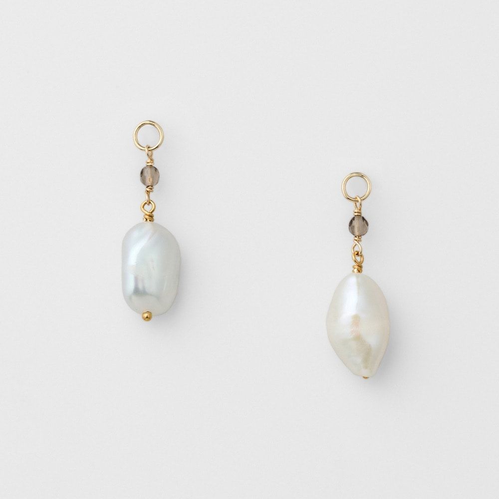 agete／アガット フェルスパーピアスチャーム淡水パール ピアス - メルカリ