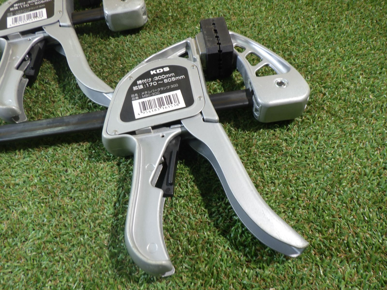 片手で操作できるバークランプ