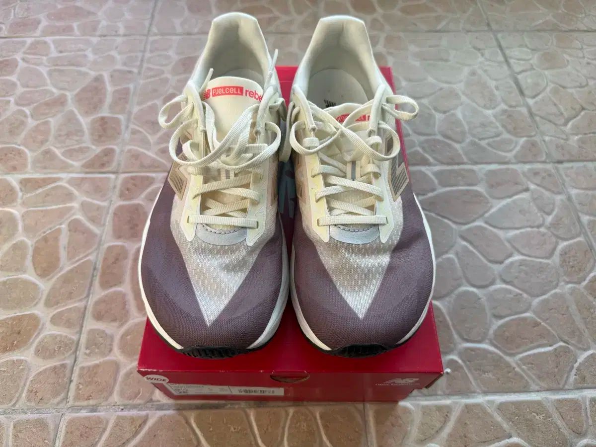 ニューバランス レベルv5 275サイズ ワイド