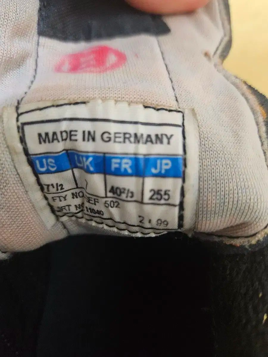 アディダス サッカーシューズ