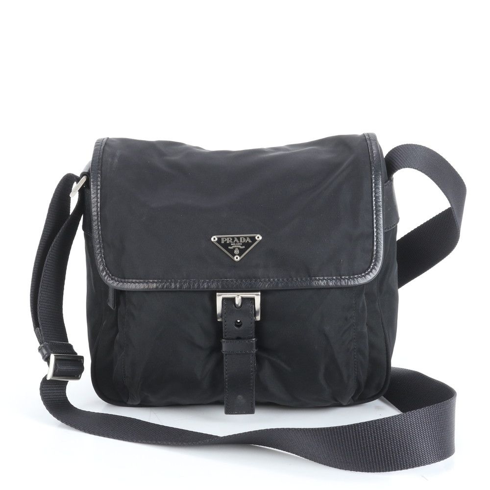 ★堕天使★極美品♡プラダ　ポーチ　ビッグ　ナイロン　テスート　三角 セール】プラダ☆ストラップ付三角ナイロンポーチ1NH545 2BQP (PRADA