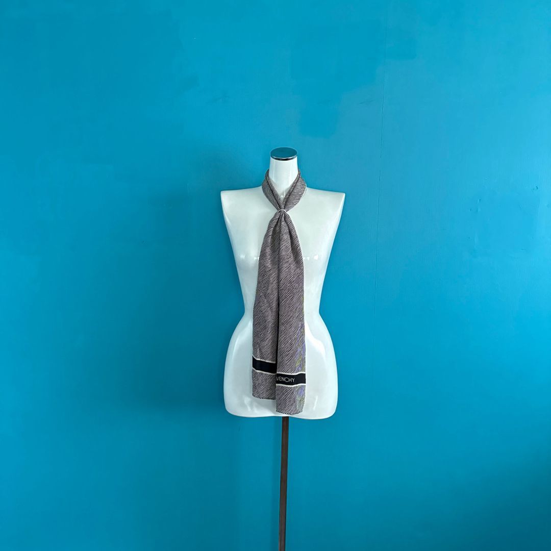 GIVENCHYジバンシー ナロースカーフ ストライプ 絹100% モノトーン
