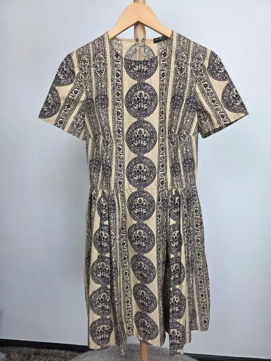 Valentino ヴァレンティノ ONE PIECE EU40 状態 とても 良し