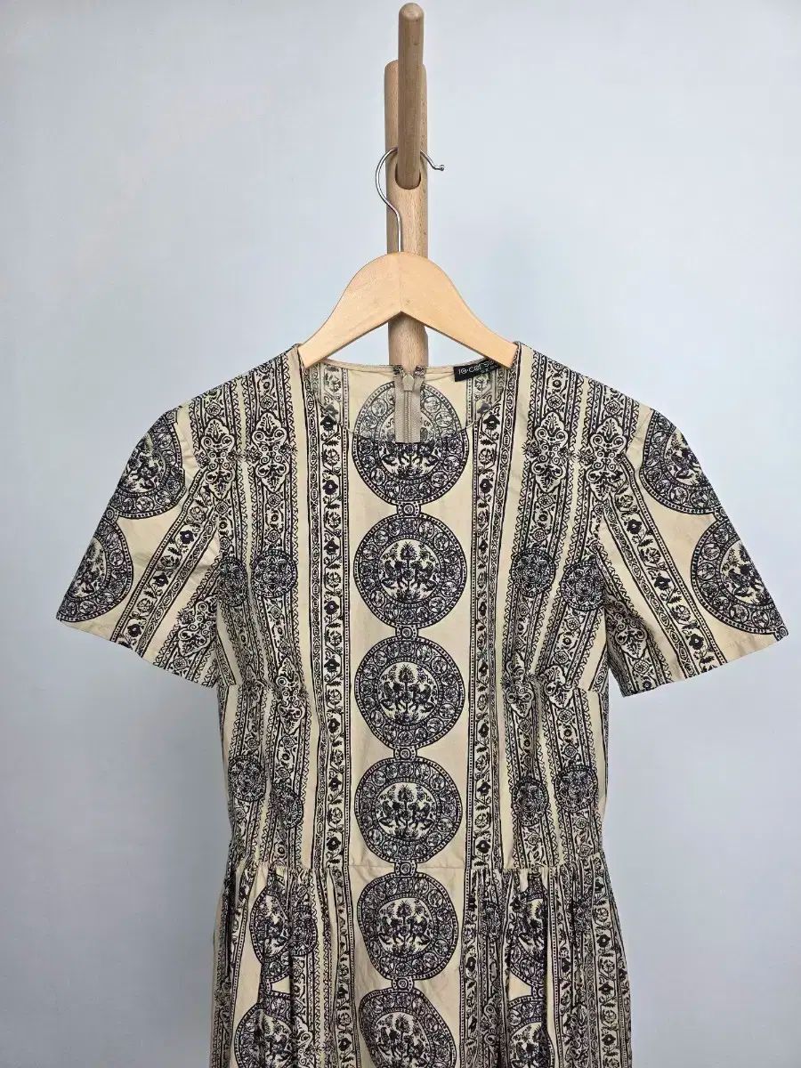 Valentino ヴァレンティノ ONE PIECE EU 40 状態 とても 良し