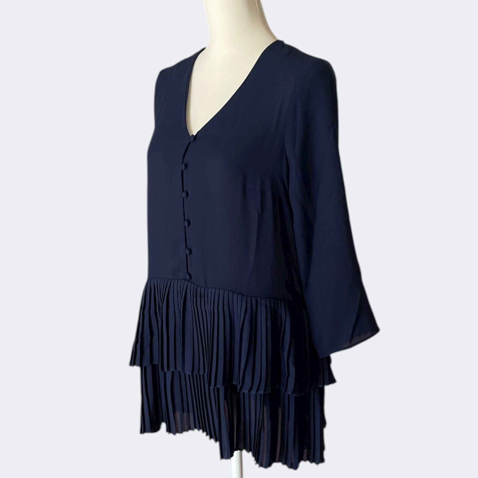 ROMANローマン ネイビーVネックボタンお洒落なプリーツフ