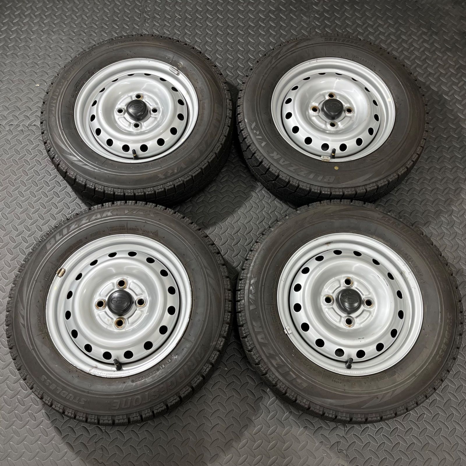 20年製 145 80 R 13 ブリヂストン ブリザックVRX ダイハツ ミラバン スバル プレオバン スタッドレスタイヤ 1172 E