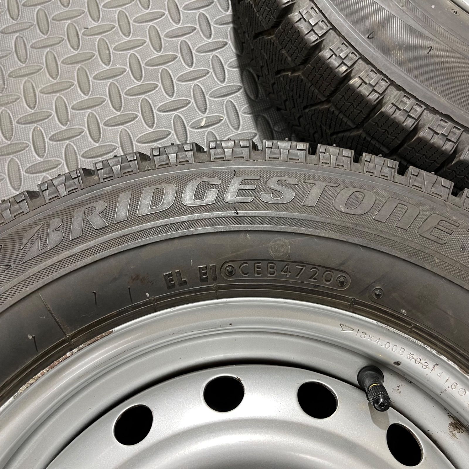 スタッドレスタイヤ