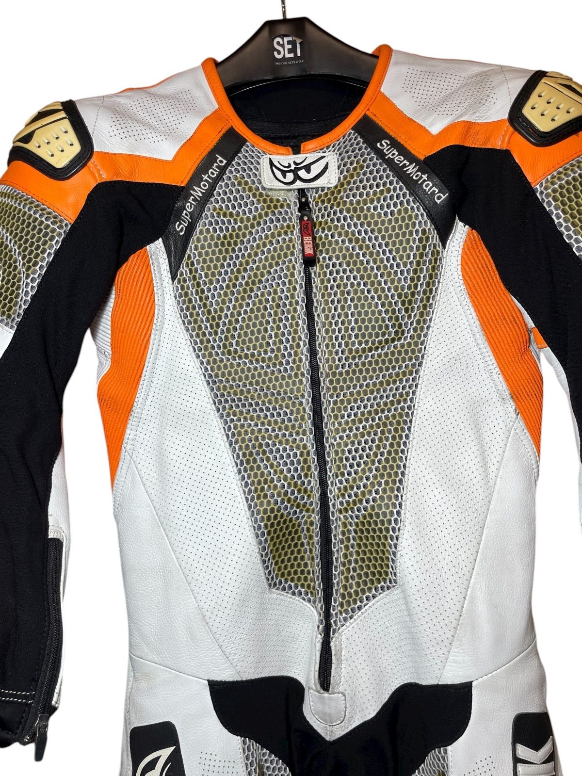 MFJ公認 BERIK ベリック SuperMotard レーシングスーツ 皮ツナギ M