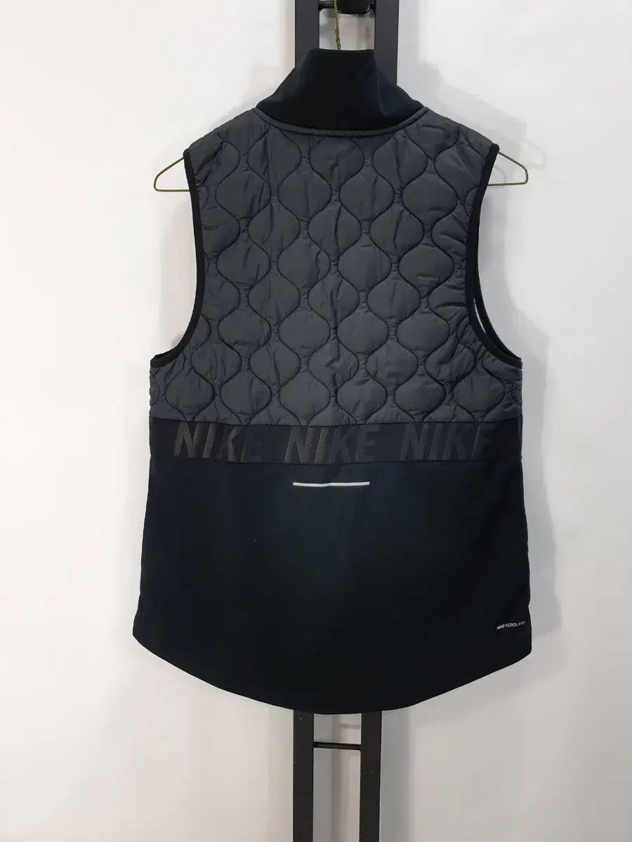 ナイキ 軽量 ダウン ベスト エアロレイヤー キルティング ランニング ベスト ブラック m
