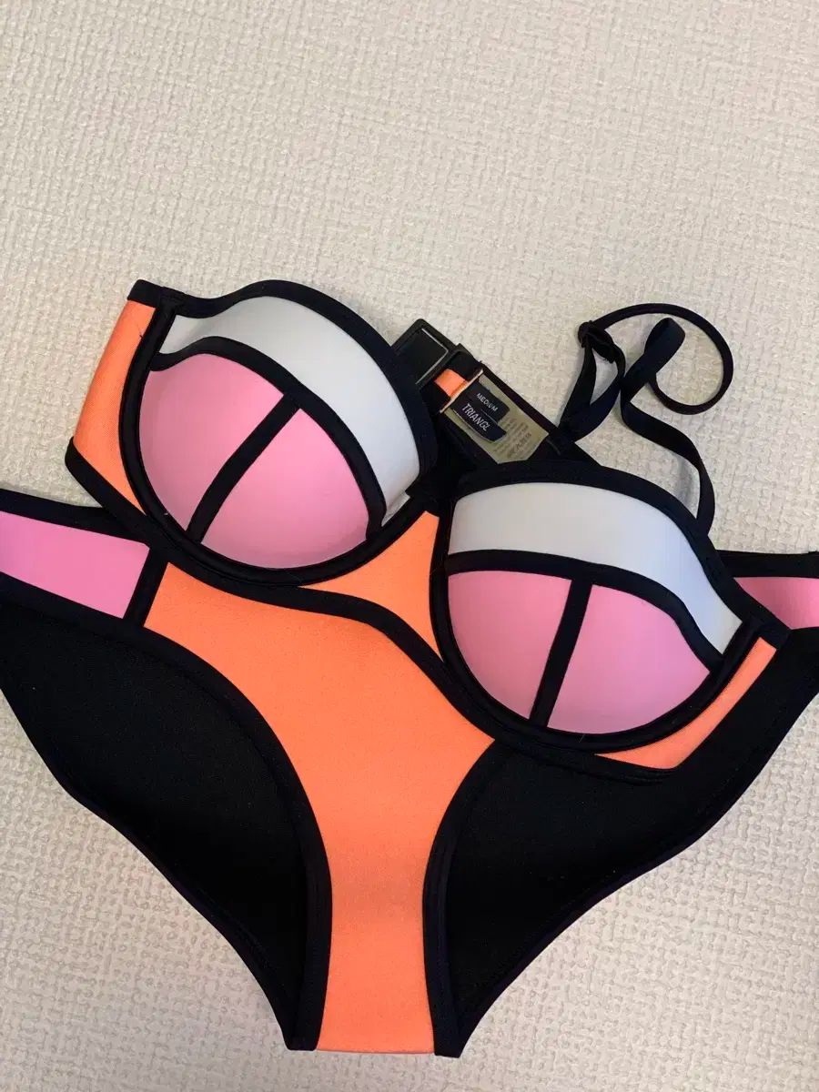 オーストラリア TRIANGL ビキニ