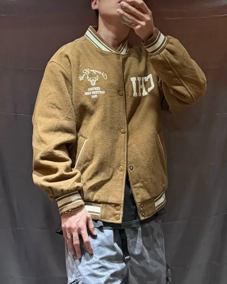 M NBA Chicago Bulls（シカゴ・ブルズ） 1966 ビックロゴ スタジャン