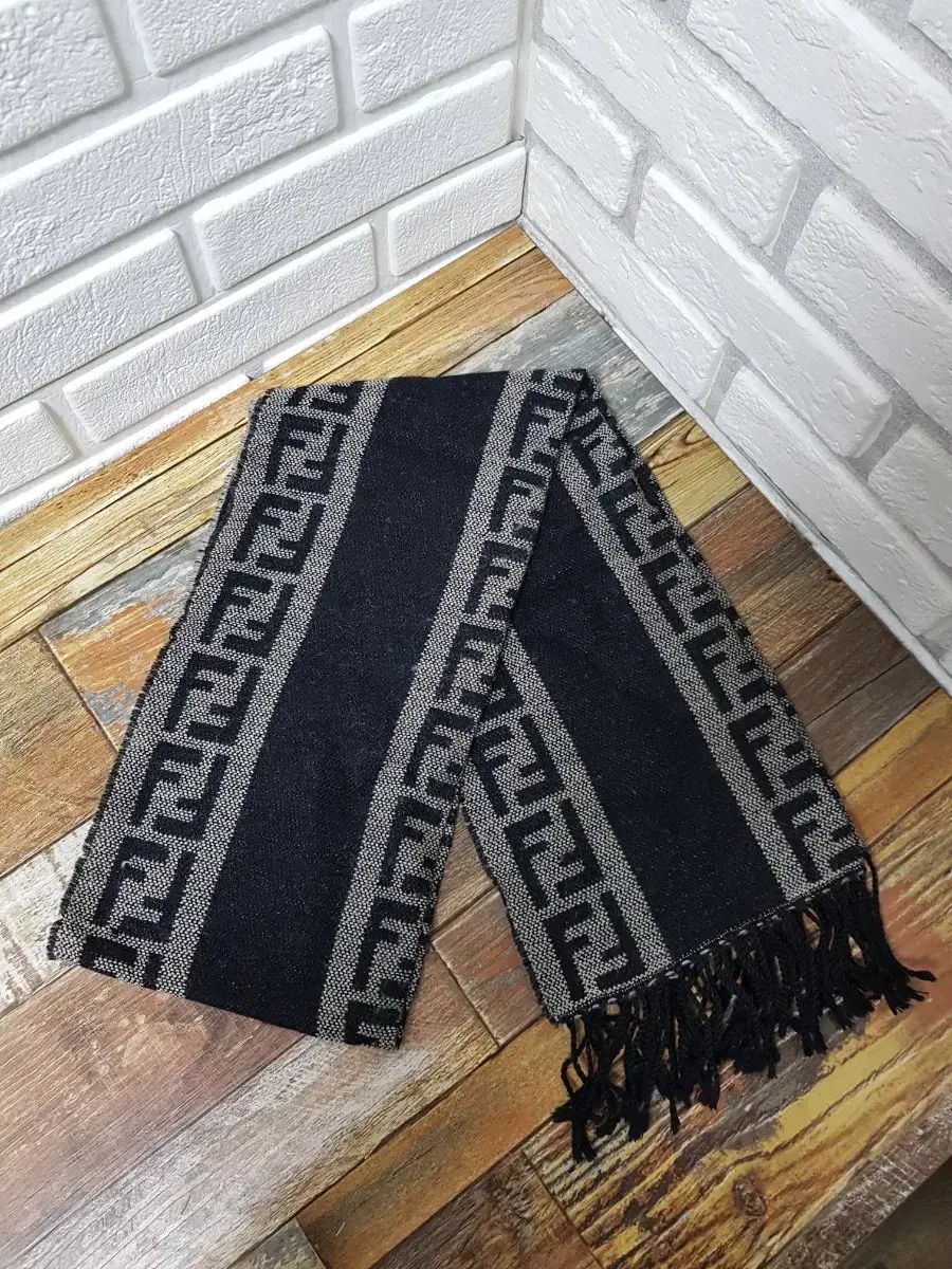 FENDI ズッカ リバーシブル ウール マフラー