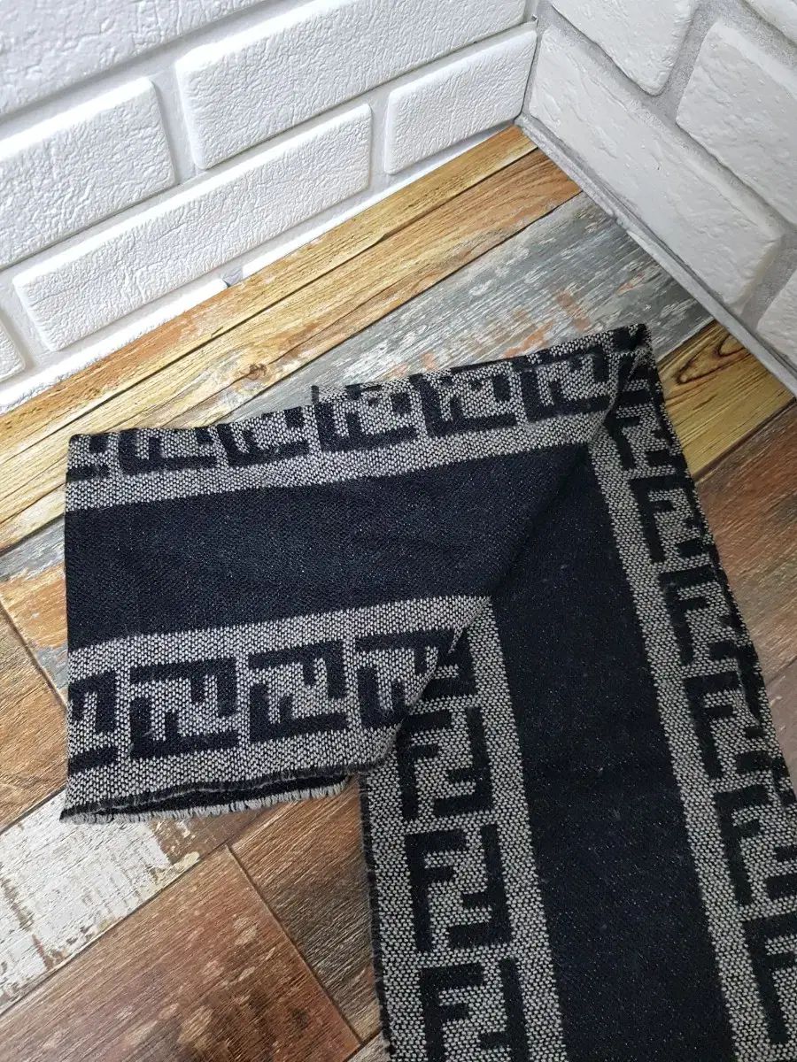  FENDI ズッカ リバーシブル ウール マフラー マフラー 小物