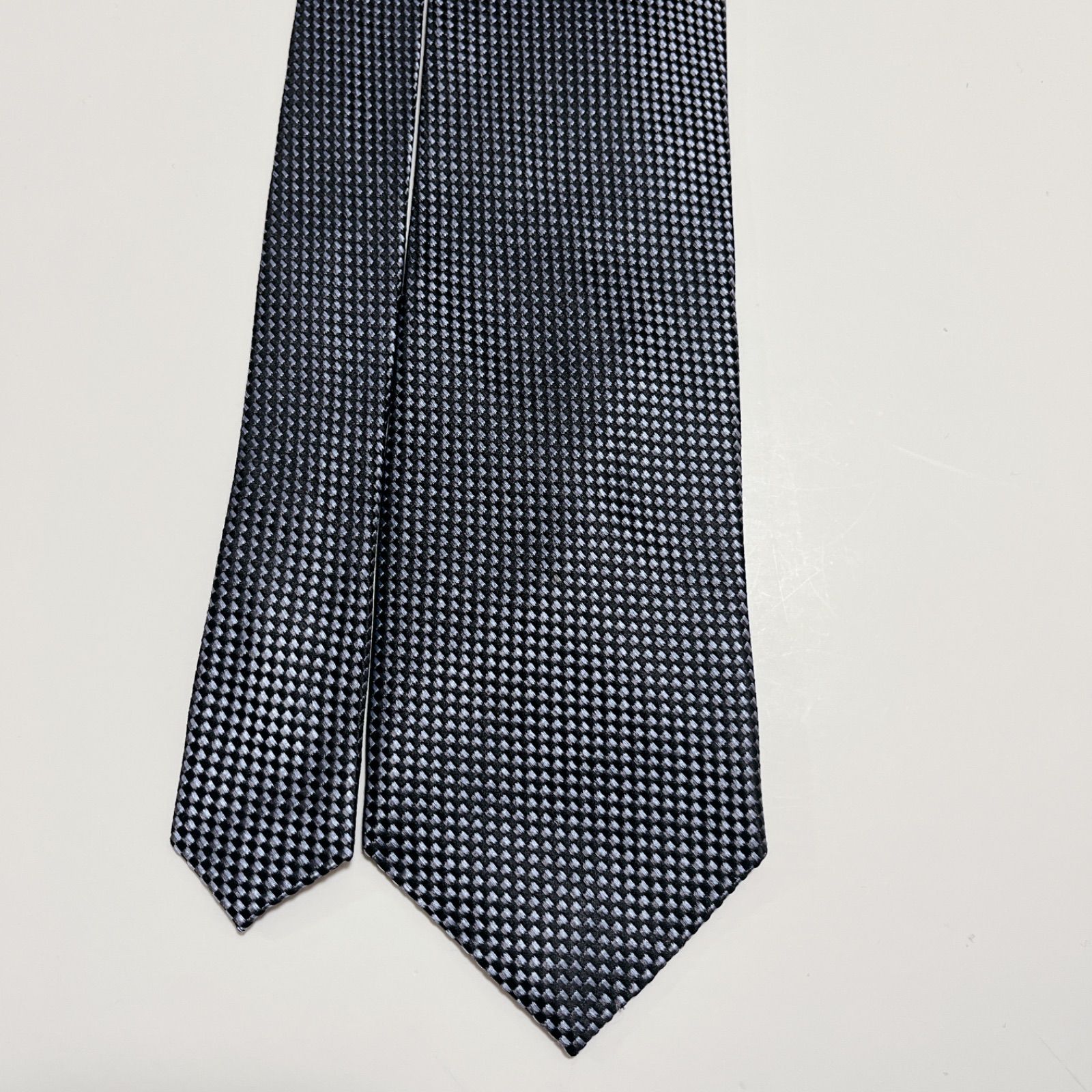 美品 フェンディ ネクタイ ハイブランド ソリッドタイ 無地 光沢 希少 紺色