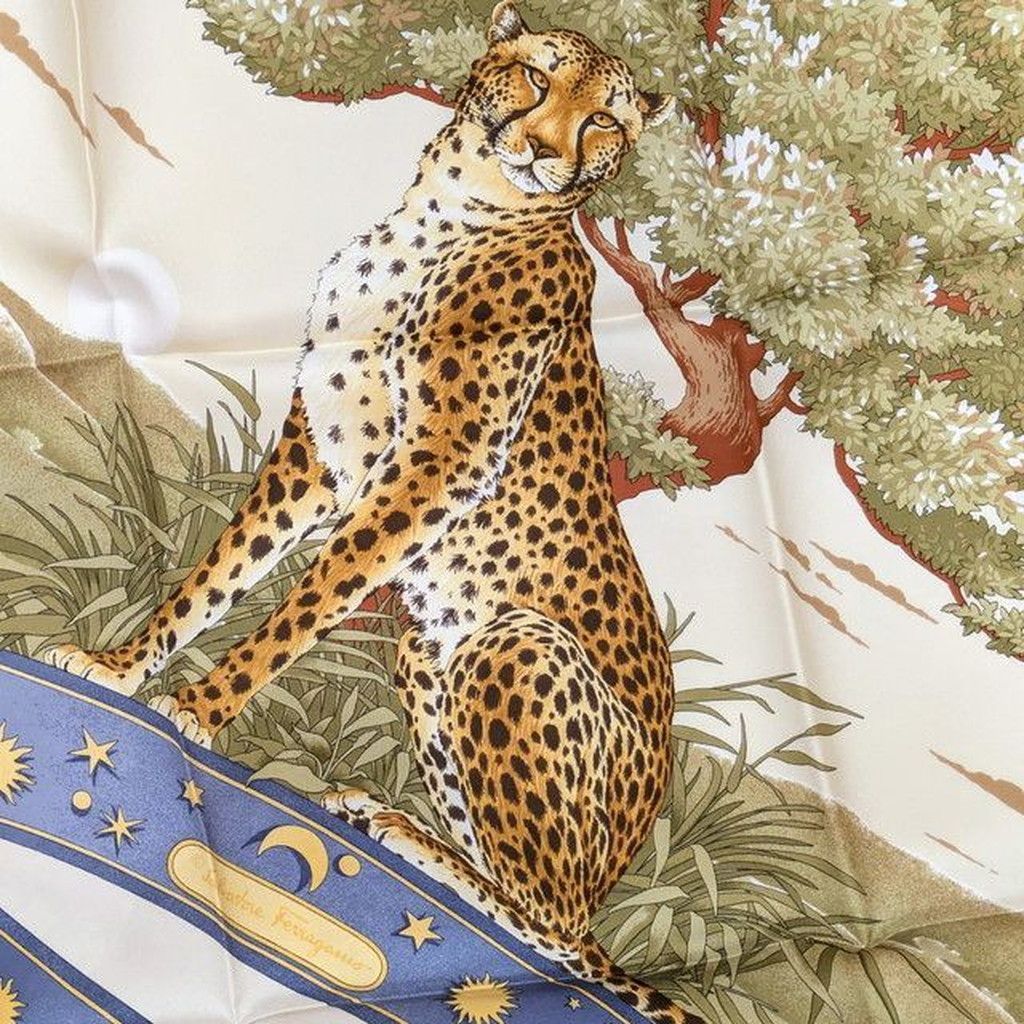 Salvatore Ferragamo ヒョウ柄シルクスカーフ 中古】サルヴァトーレ