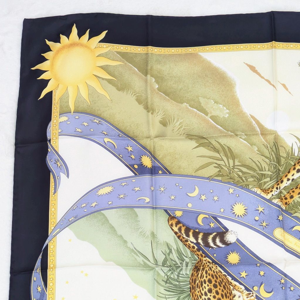 品 Salvatore Ferragamo シルクスカーフ 紺豹 レオパード アニマル 砂漠 太陽 月