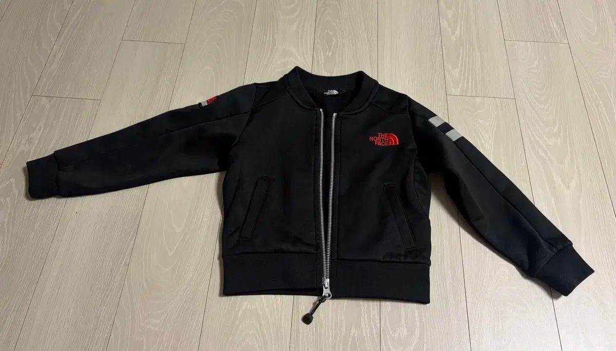 ヴィッセル神戸 2022ユニフォーム型ラバーキーチェーン トップ セミ