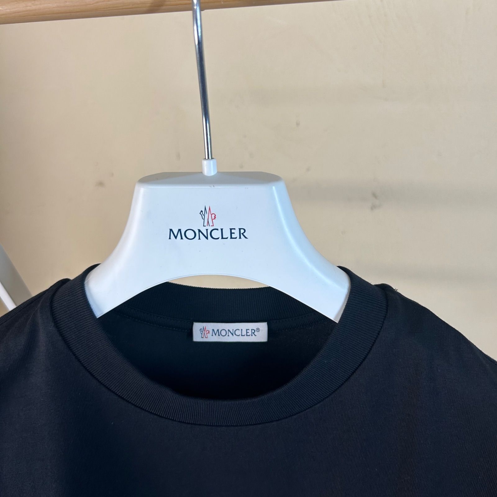 23年式 MONCLERモンクレール半袖Tシャツ黒xs