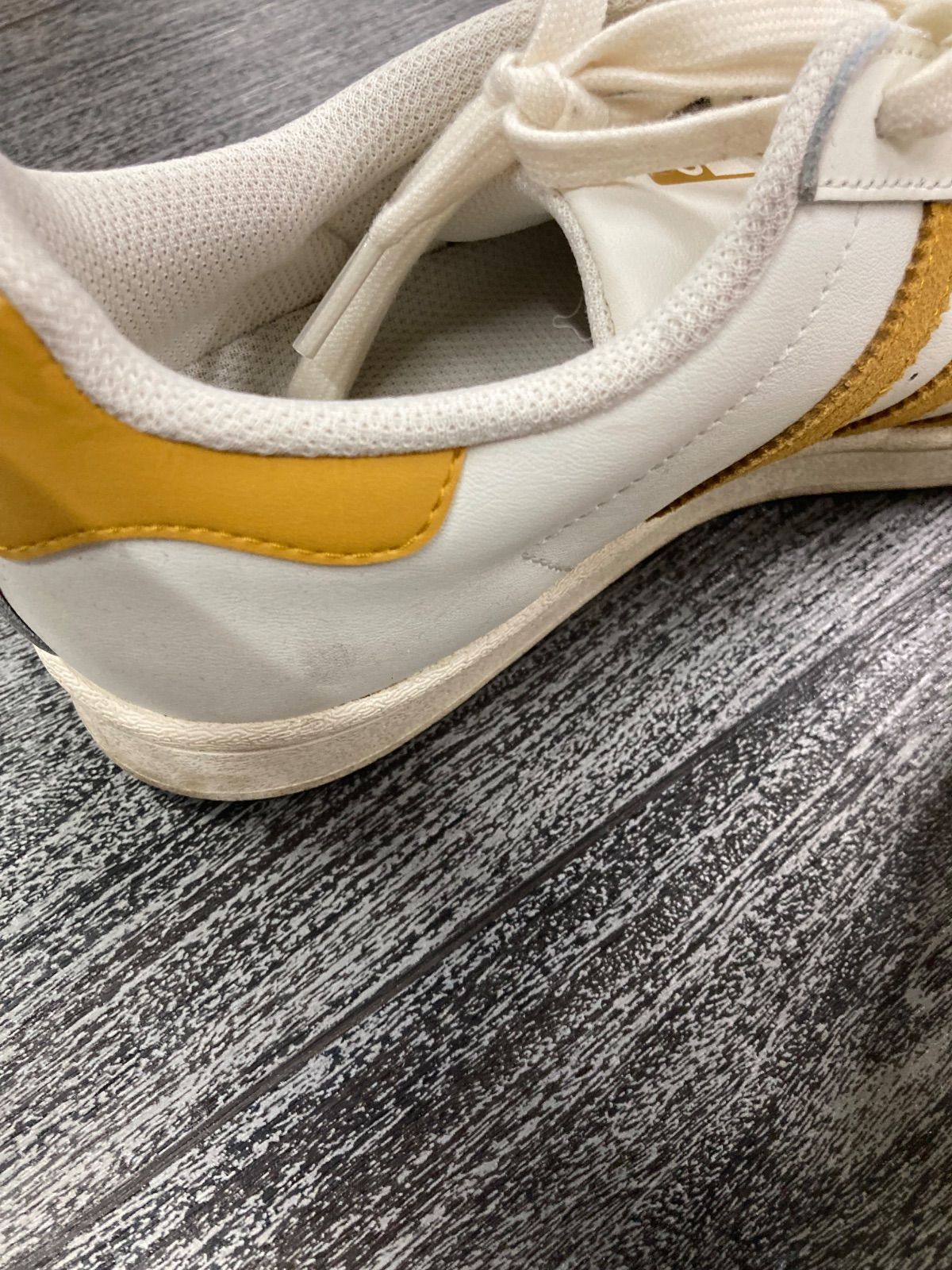 オフホワイト ゴールド