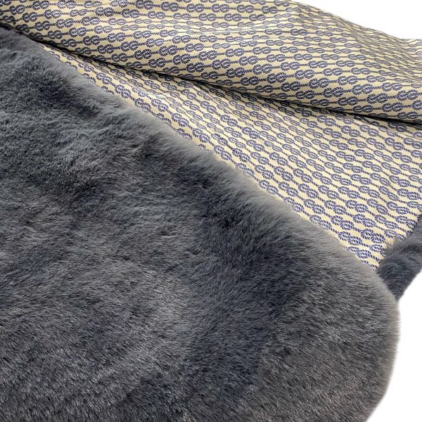 チャコールグレー