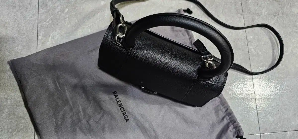 バレンシアガ アワーグラス トップハンドル スモール ブラック バッグ