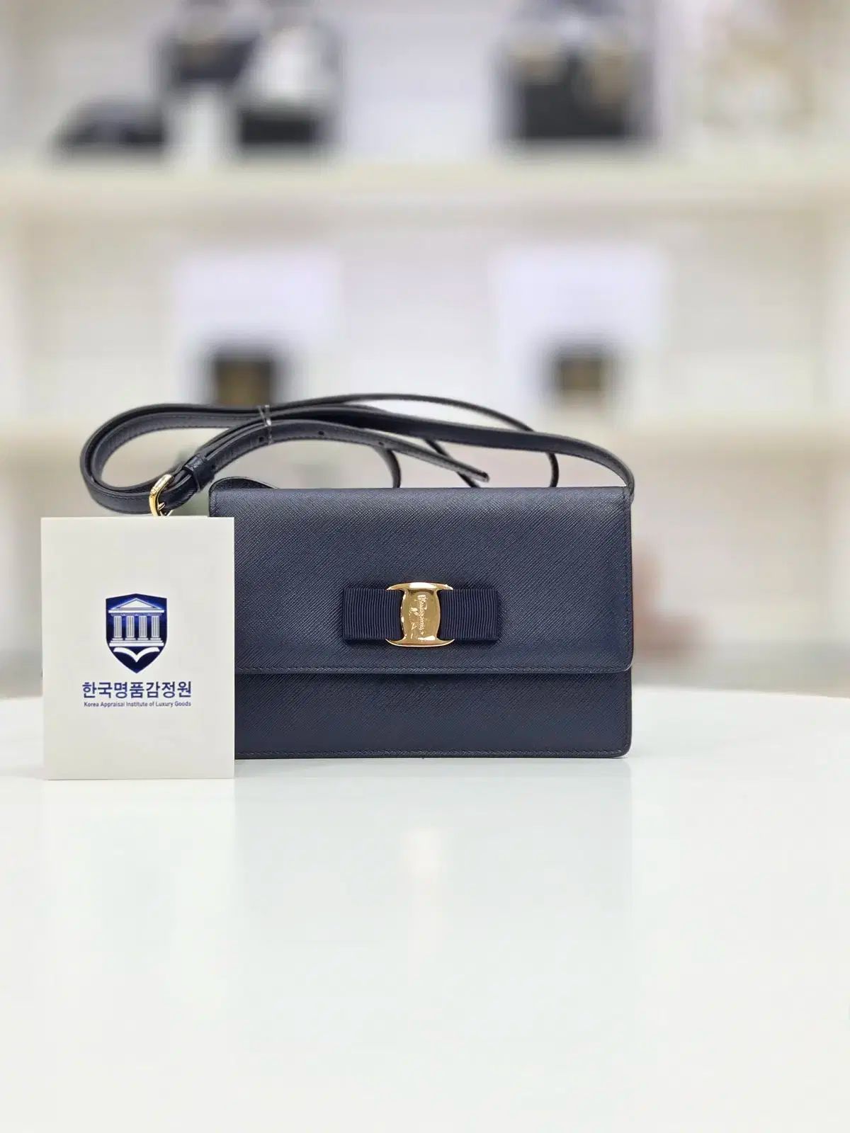 フェラガモ ヴァラ ミニ クロスバック c543