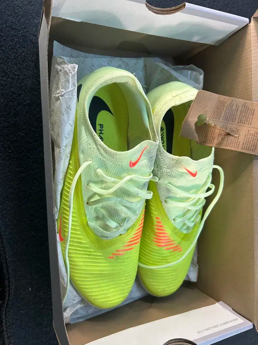 ナイキ FANTOM 6 ロー プロ TF 265