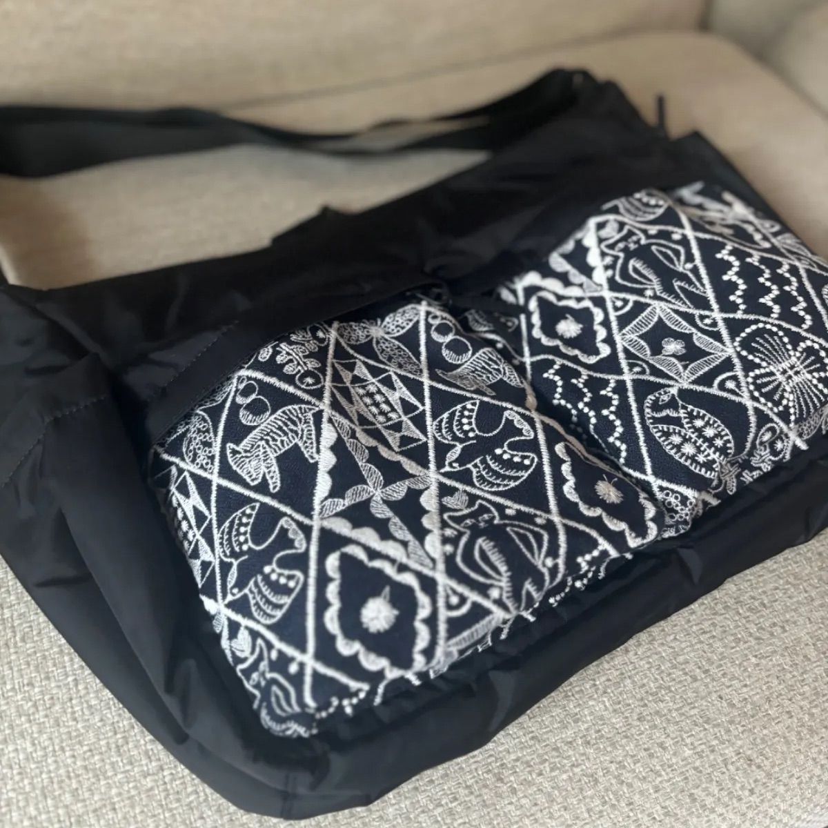 大きなポケットのショルダーバッグ　ミナペルホネン　mina perhonen 大きなポケットのショルダー ミナペルホネン mina perhonen - メルカリ