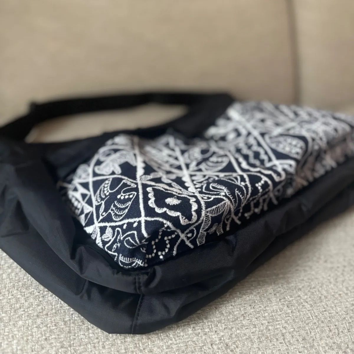 大きなポケットのショルダーバッグ　ミナペルホネン　mina perhonen 大きなポケットのショルダー ミナペルホネン mina perhonen - メルカリ