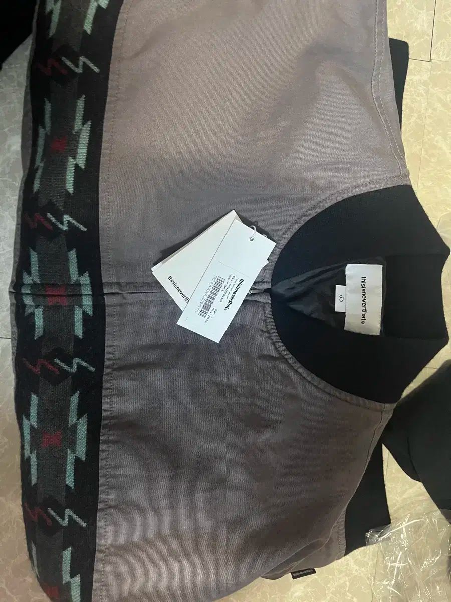 Lサイズ ディスイズネバーザット LINE ブルゾン チャコール