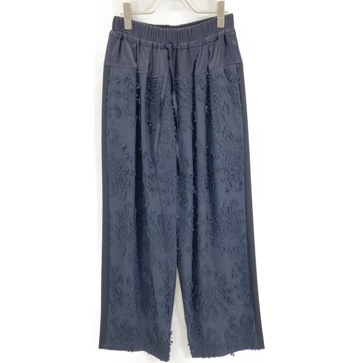 CEaRET シーレット 251004 ネイビー フラワーデザイン レースタックギャザーパンツ 2