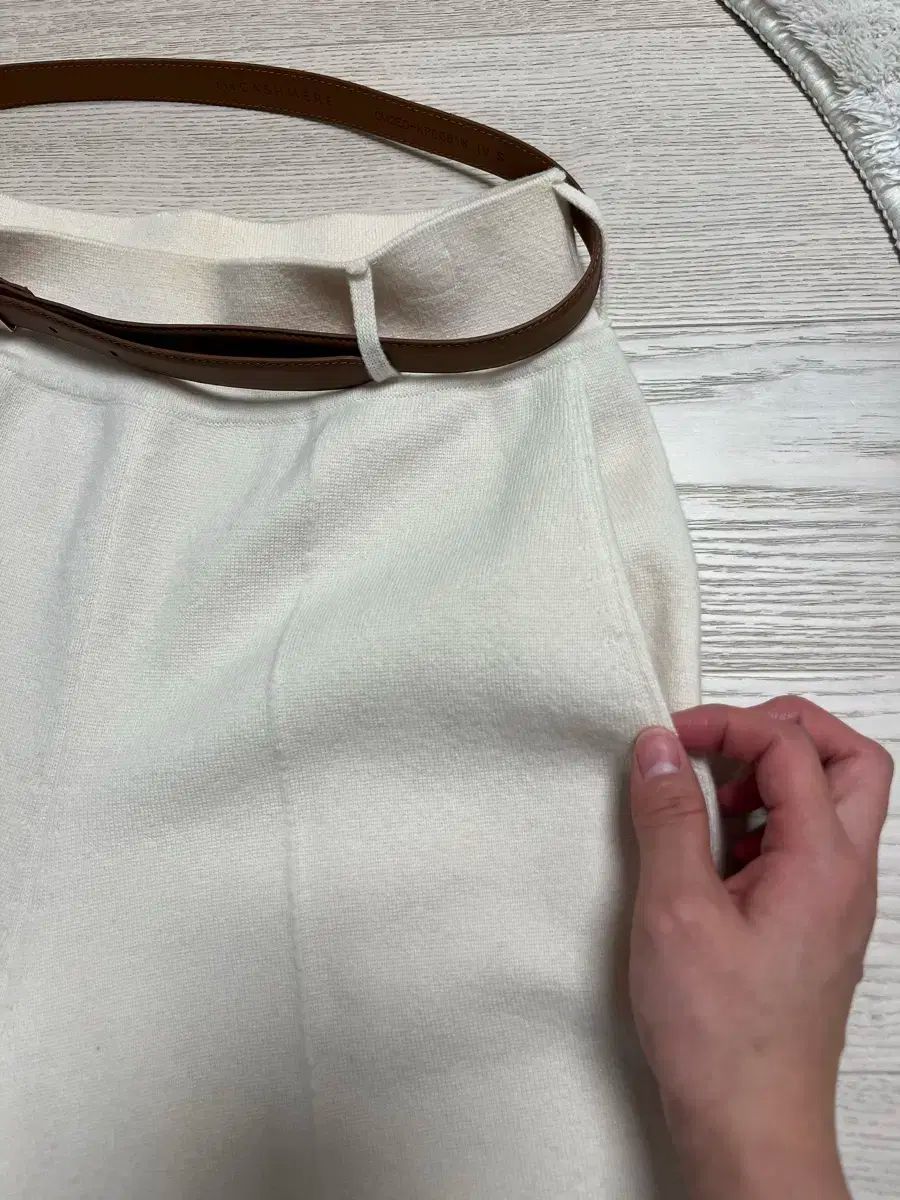 the CASHMERE カシミア セミ ワイド ニットパンツ アイボリー 55