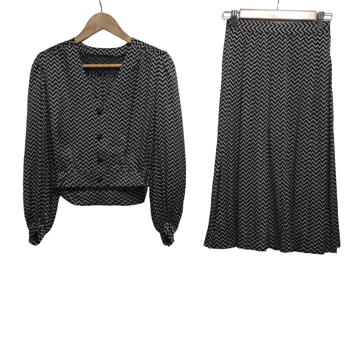 GIVENCHY ジバンシー スカートセットアップ レディース - 黒×白 シルク 幾何学模様