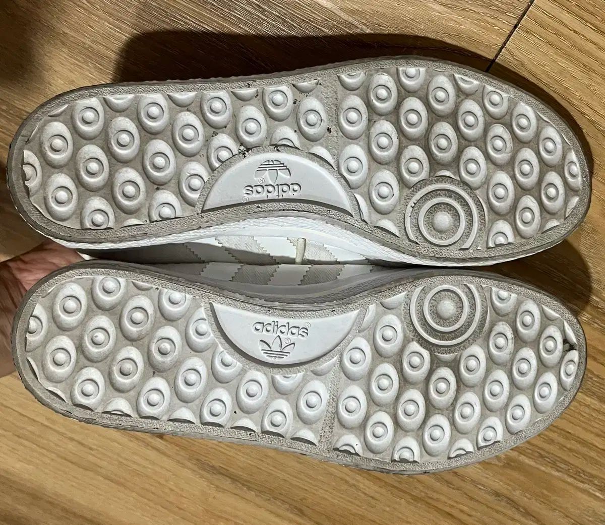  アディダス スニーカー サイズ 230 本人 235 フラットシューズ バレエシューズ パンプス